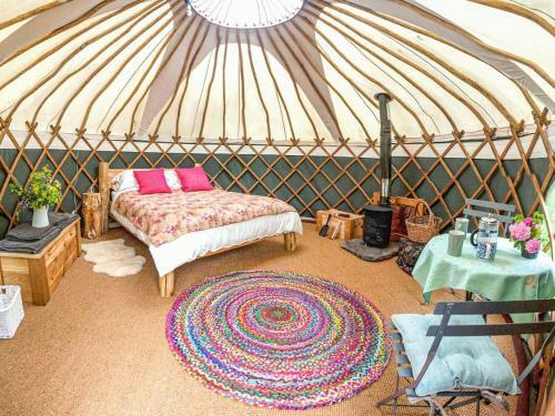 Rowan Yurt-qu7094