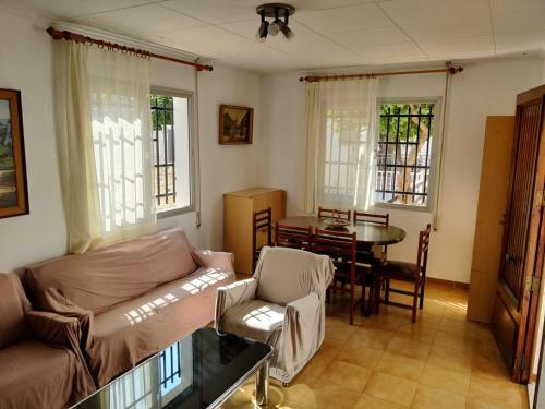 Casa Chalet Independiente En Calle Privada