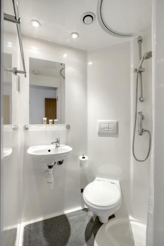 Apartamento Bright Single Room Next To City Centre!