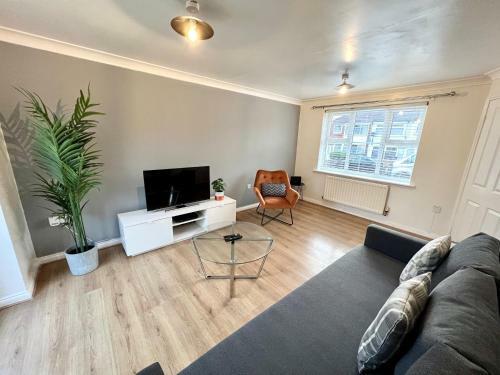 Spacious 3-bedroom House With 5 Beds And Sofa-bed