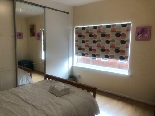 Charming 2 Bed Terrace . Close To Station