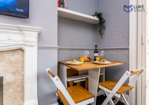 Apartamento ?splendid 3 Bed House ? Yard ? Nr Barnes Park ?