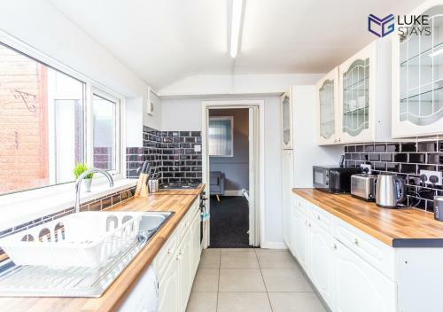 Apartamento ?splendid 3 Bed House ? Yard ? Nr Barnes Park ?