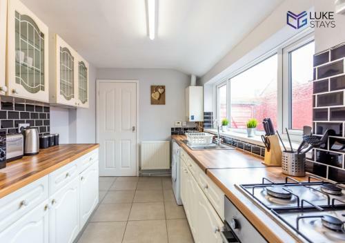 Apartamento ?splendid 3 Bed House ? Yard ? Nr Barnes Park ?