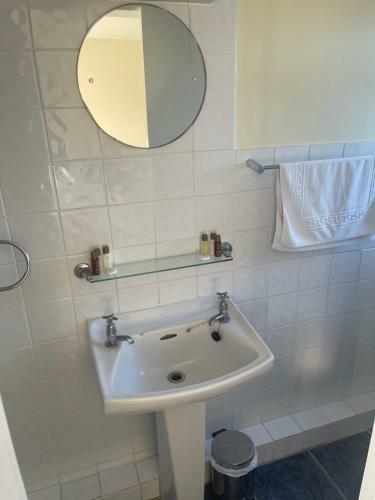 Stunning 8-bed Apartment In Bacton