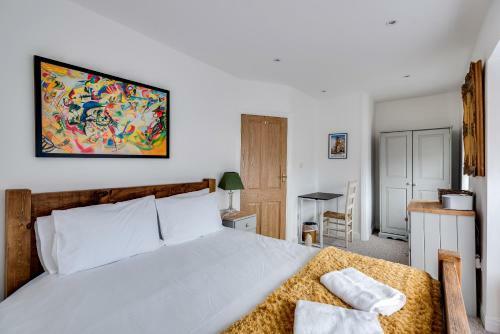 Tasteful 3-bedroom House With Private Parking - Florence Park