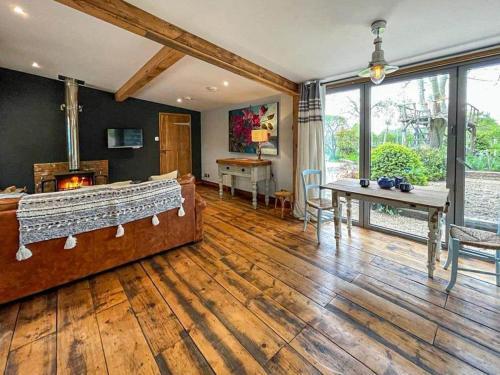 Nutshell- Rose Farm Cottage