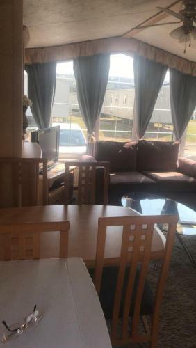 Lodge 3 Bed Deluxe Caravan Presthaven Sands