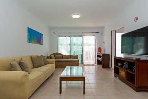 Villa 3br Home - Private Heated Pool - Parking