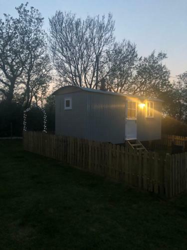 Lodge Field Hut