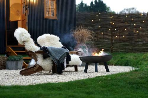 Romantic Shepherd's Hut With Own Hot Tub