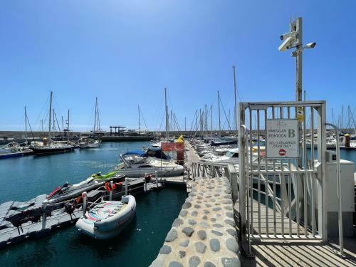 Boat With Bar And Terrace - A Different Way To Stay