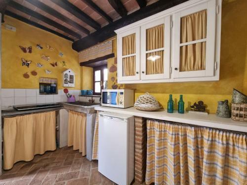 Mesmerising Holiday Home In Calomini With Private Pool