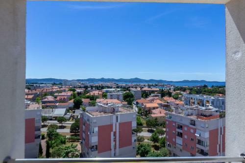 Jadran Apartment With Balcony And Parking Garage