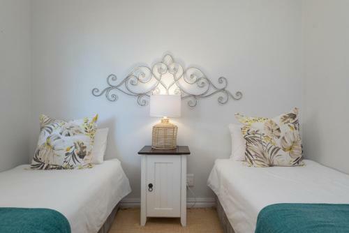 Martinique 32 - Beachfront Apartment In Shakas Rock