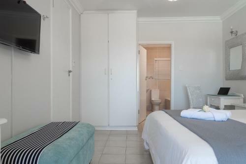Martinique 32 - Beachfront Apartment In Shakas Rock