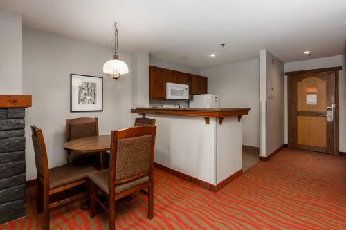 Hotel La Tour Des Voyageurs II