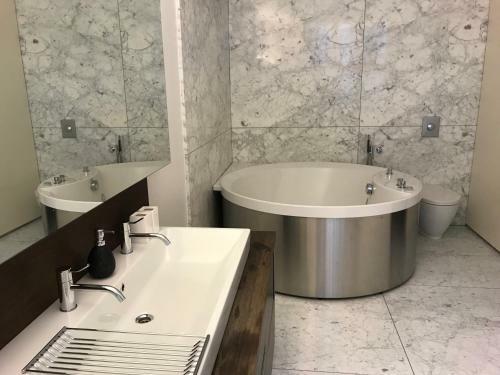 Dream Stay - Luxury Design Apartment With Main Square View And Jacuzzi