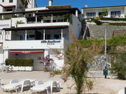 Hostal Beach Villa Bozikovic