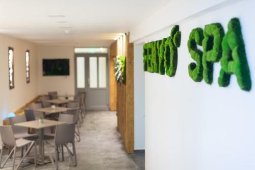 Hunguest Hotel Feny�