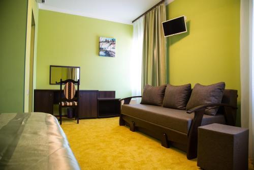 12 Months Mini Hotel