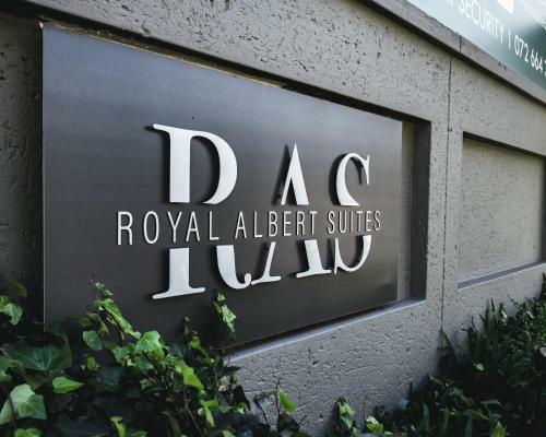 Hostal Royal Albert Suites