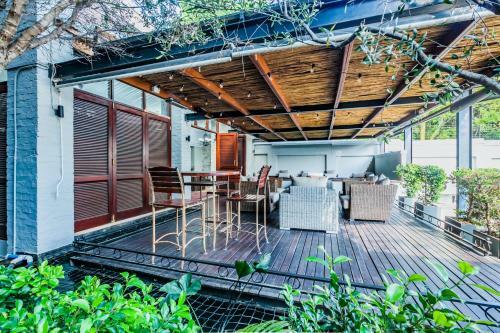 Hostal Royal Albert Suites