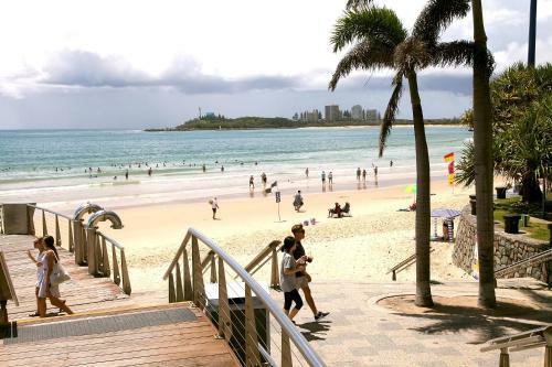 Beachside 2 - 3 Bedroom Budget Apartment Only One Block From Mooloolaba Beach!