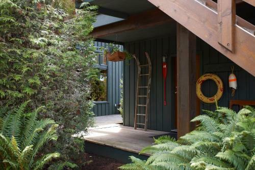 Middle Beach Lodge