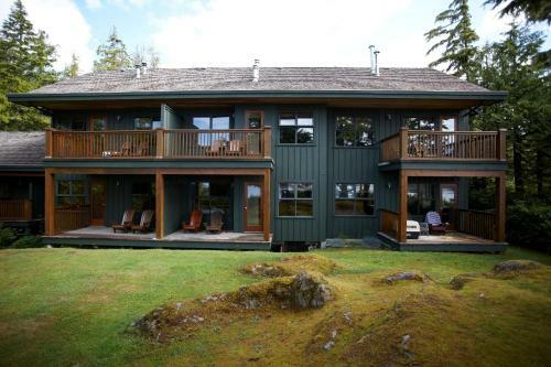 Middle Beach Lodge