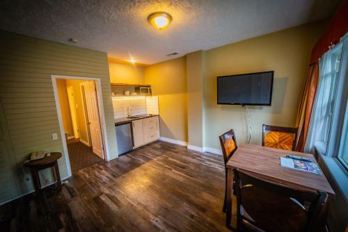 Alpine Motel & Suites