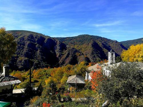 Hostal Family Hotel Byalata Kashta