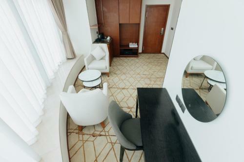 Ease Hotel