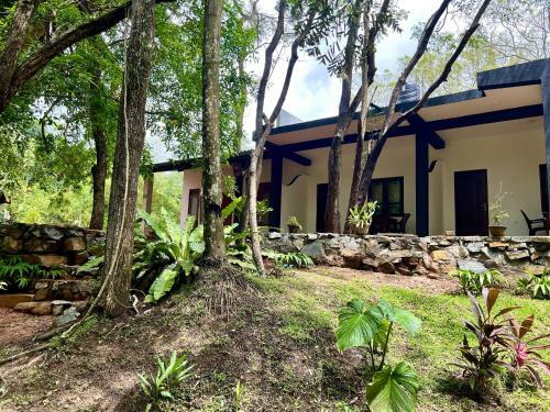 Posada Nugasewana Guest