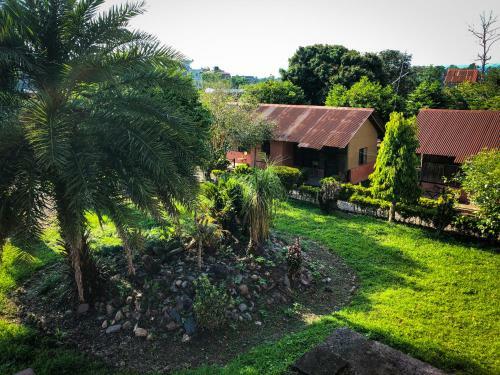 Hotel Tharu Garden