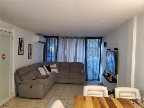 Apartamento New Beach Vacation Home
