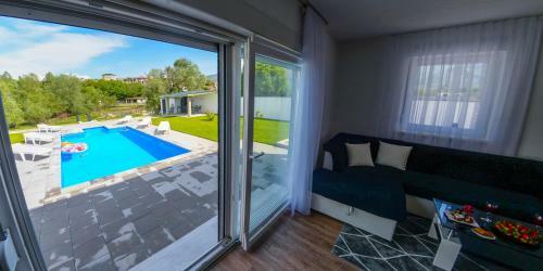Sweet Retreat On Buna Riverside - With Private Pool
