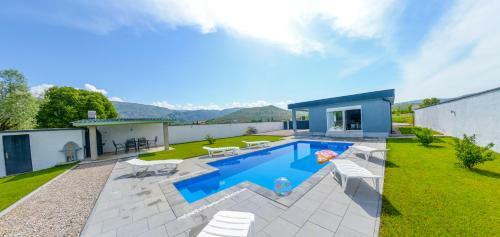 Sweet Retreat On Buna Riverside - With Private Pool