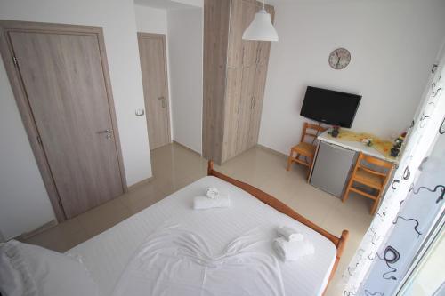 Eduart Apartments2