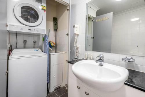 Absolute Inner-city Luxury / Canberra City