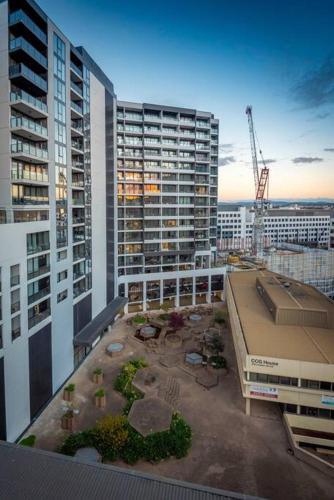 Absolute Inner-city Luxury / Canberra City