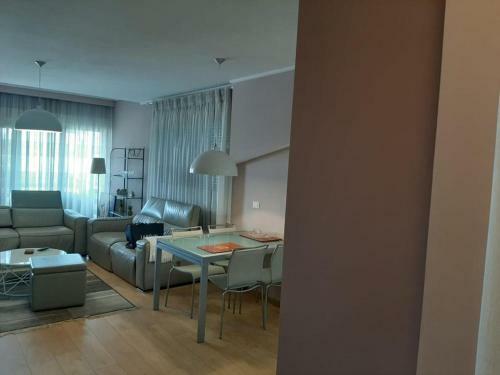 Pool View Apartment At Long Hill Residence