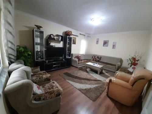 Tirana Villa 1st Floor Apartament