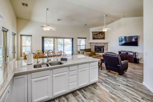 Waterfront Resort Living! Beach & Launch