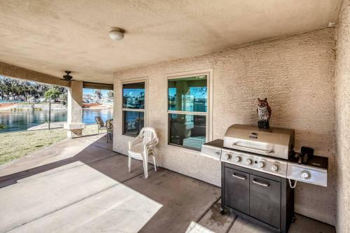 Waterfront Resort Living! Beach & Launch