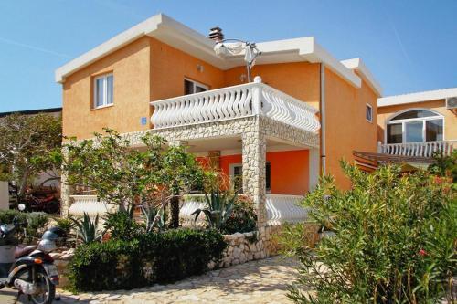 Apartment In Vir With Balcony Or Terrace