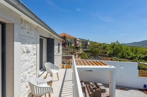Villa Sulic - Heated Pool And Mountain View