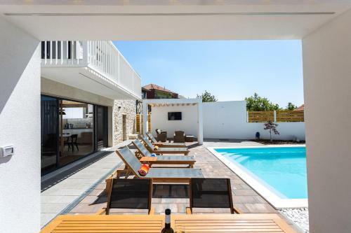 Villa Sulic - Heated Pool And Mountain View