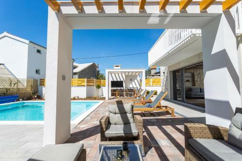 Villa Sulic - Heated Pool And Mountain View