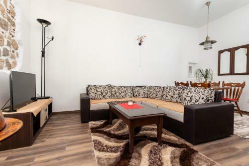 Sandra's Old Town Apartment
